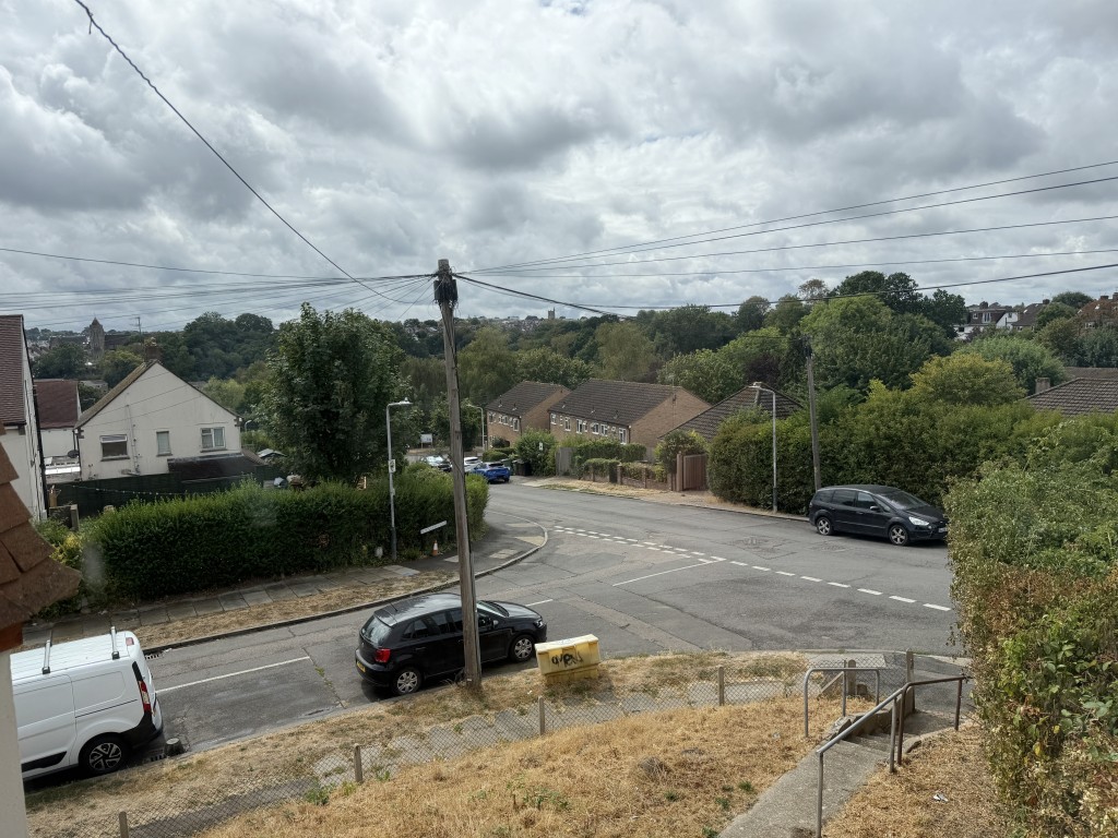 Lot: 75 - FLAT IN NEED OF IMPROVEMENT - View from Flat in Need of Improvement